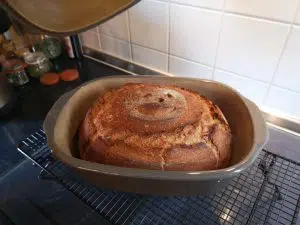 Fertig gebackenes Brot im Ofenmeister von Pampered Chef