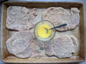 Panierte Schnitzel mit geschmolzener Butter großer Ofenzauberer